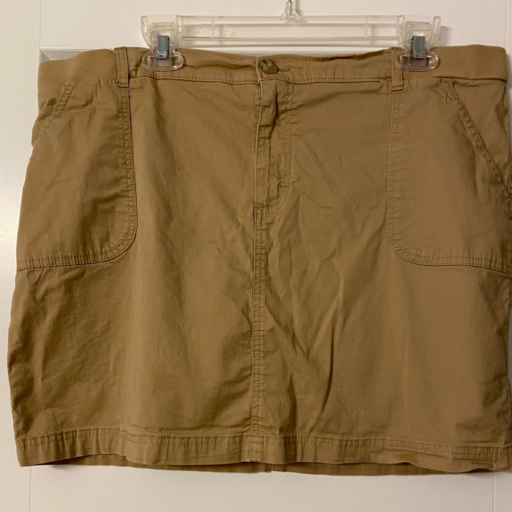 NWOT Lee Skort